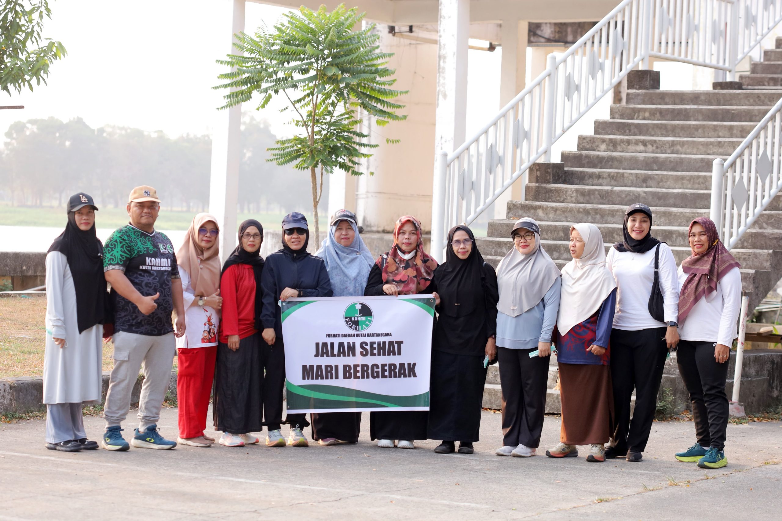 Forhati Kukar Jalan Santai dan Bagi Masker